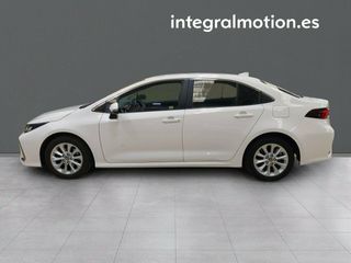 Toyota Corolla Sedán  125H Active Tech 