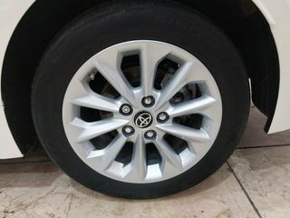 Toyota Corolla Sedán  125H Active Tech 