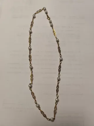 Collar color oro con perlas