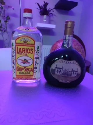 Botellas de coleccionista Larios y Mateus