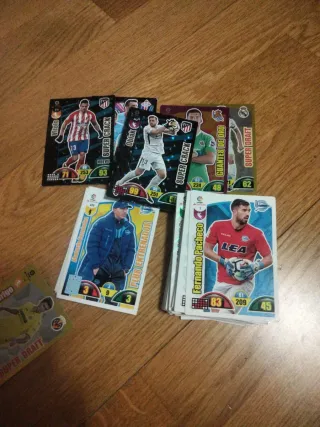 ADRENALYN LOTE 17-18 ,
75 CROMOS
