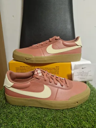 Nike court shot Rojas y Beige
Talla 46 EUR (30 cm)