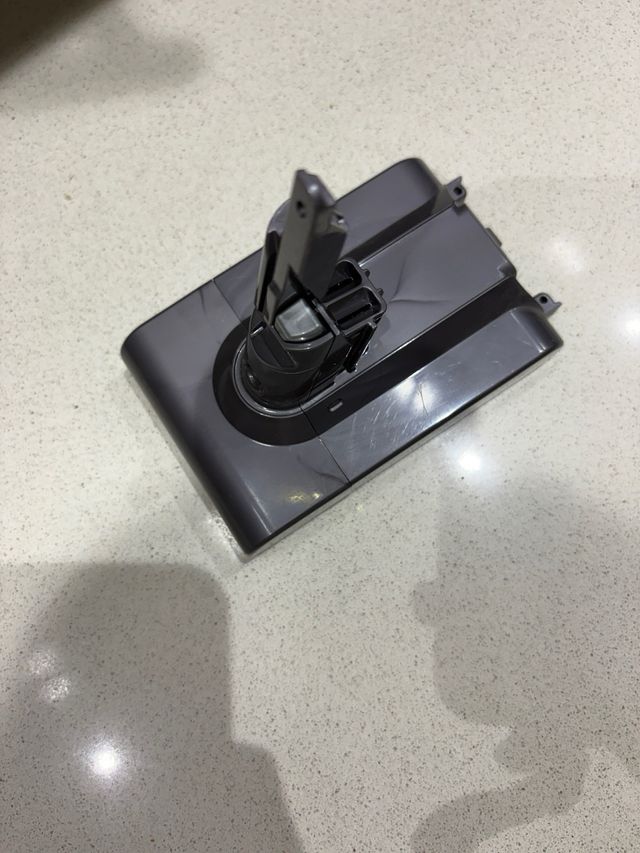 Batería Dyson V7 Original (No funciona)