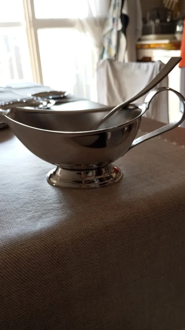 Salsiera in acciaio inox con mestolo