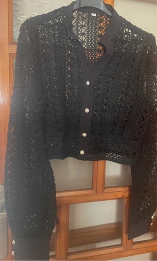 Top corto negro encaje