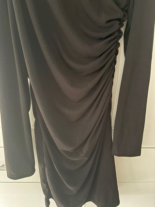 Vestido negro drapeado