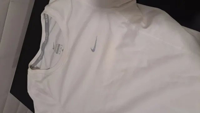 Camiseta deportiva Nike chica blanca