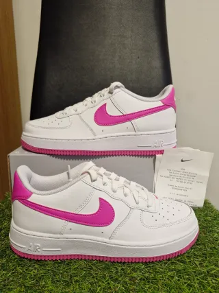 Nike Air Force 1 Blancas y Rosas
Talla 38'5 EUR