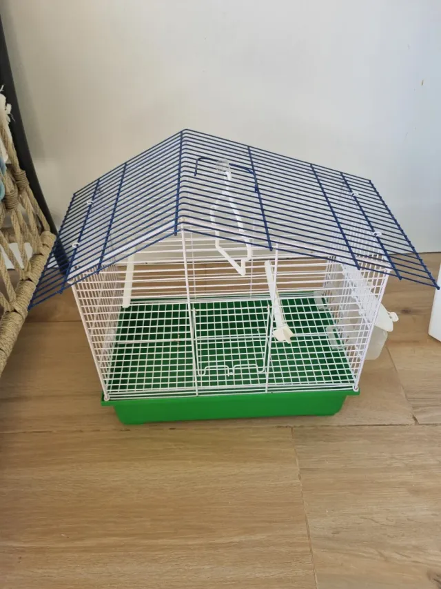 Jaula para pájaros azul y verde