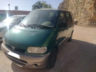 Nissan Serena 2001
