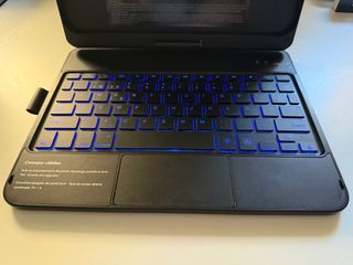 Funda 360 con teclado LED iPad 10ª Gen