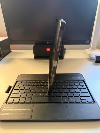 Funda 360 con teclado LED iPad 10ª Gen