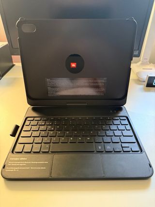 Funda 360 con teclado LED iPad 10ª Gen