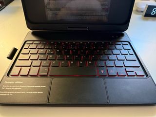 Funda 360 con teclado LED iPad 10ª Gen