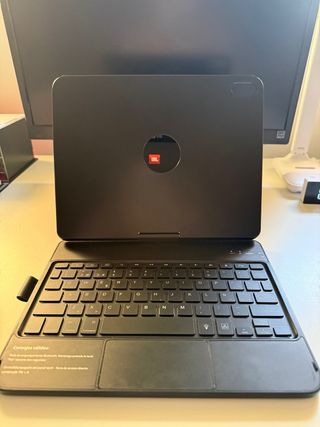 Funda 360 con teclado LED iPad 10ª Gen