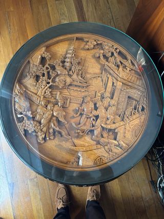 Mesa auxiliar antigua tallada