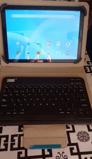 Tablet TCL 8491X con funda y teclado Bluetooth