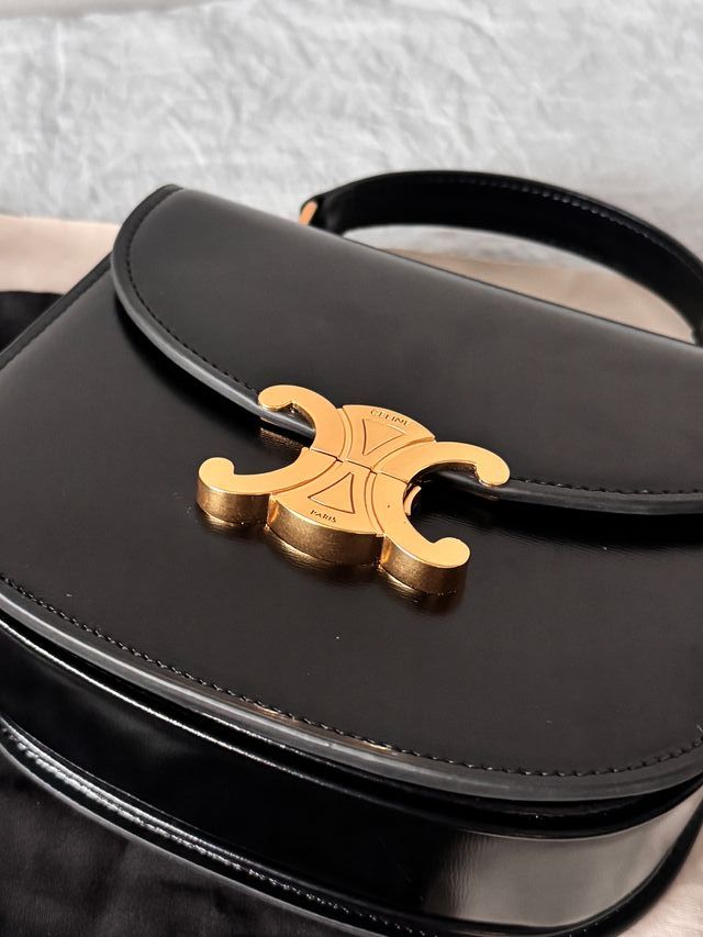 Bolso Celine Triomphe Negro Dorado