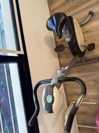 Bicicleta Estática Gris y Negra