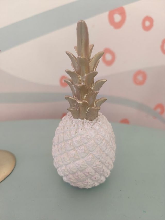 Figuras decorativas flamenco y piña