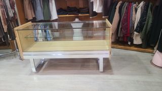 Mostradores de tienda con vitrina