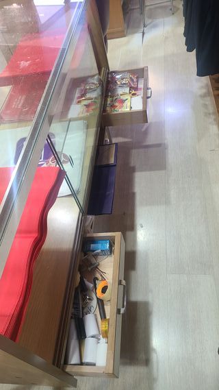 Mostradores de tienda con vitrina