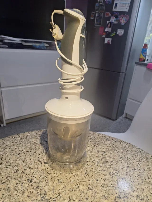 Picadora de hielo con vaso