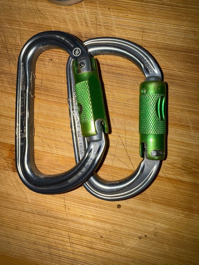 Mosquetones escalada con seguro