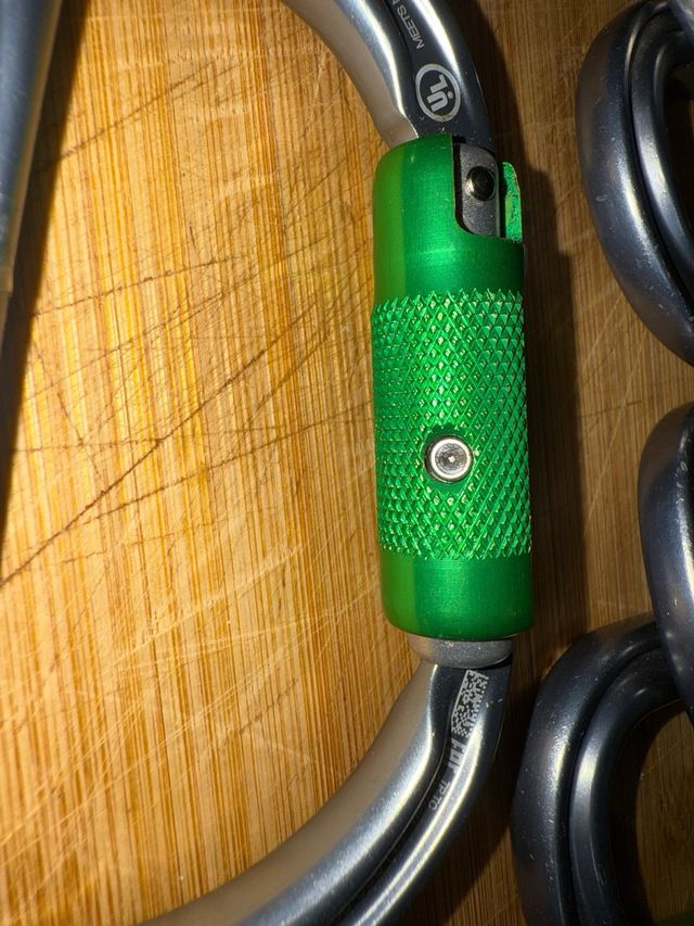 Mosquetones escalada con seguro