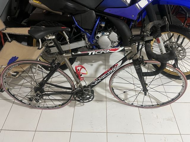 Bicicleta de carretera TICA