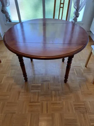 Mesa de comedor redonda de madera maciza