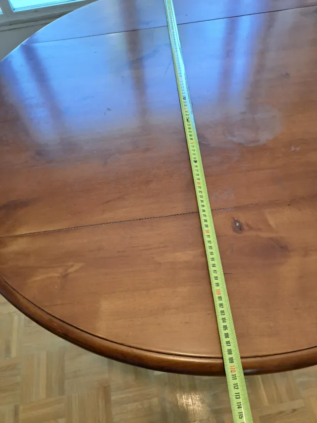 Mesa de comedor redonda de madera maciza