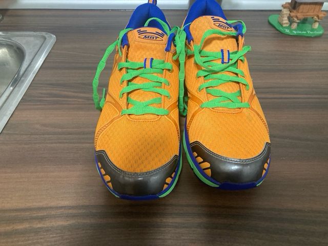 Zapatillas running MBT talla 44