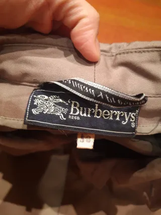 Gabardina Burberrys seminueva  Talla 58 