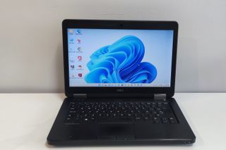 Portátil Dell Core i3 8GB RAM 500GB HDD