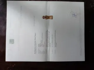 Figura egipcia de madera policromada.
