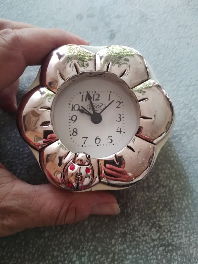 Sveglia decorata con coccinella