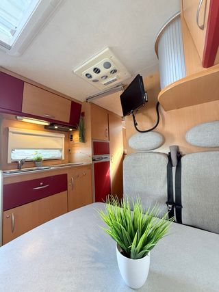 Autocaravana integral garaje XXL/doble cama/aire