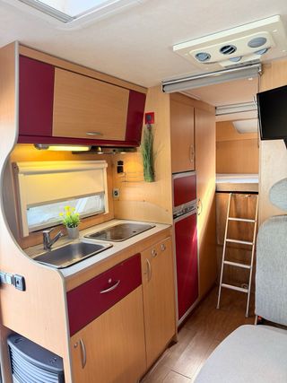 Autocaravana integral garaje XXL/doble cama/aire
