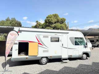 Autocaravana integral garaje XXL/doble cama/aire