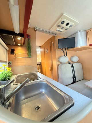 Autocaravana integral garaje XXL/doble cama/aire