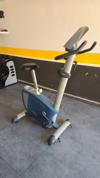 Bicicleta Estática BH Hydra
