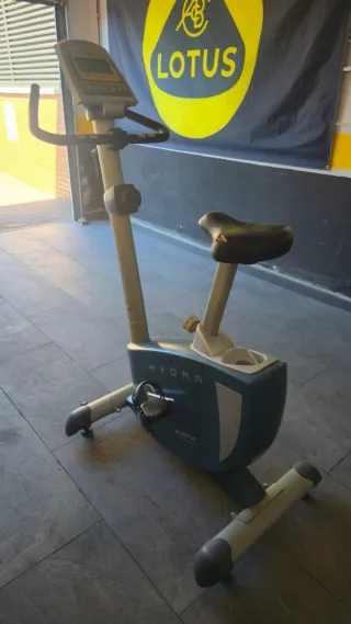 Bicicleta Estática BH Hydra