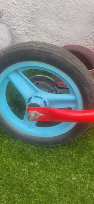 Bicicleta de equilibrio infantil roja