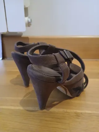 Sandalias de tacón marrones talla 38
