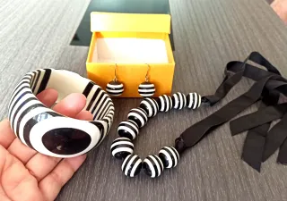 Conjunto de bisutería rayas blanco y negro