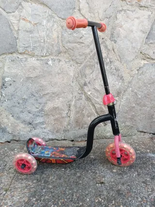 Patinete infantil de 3 ruedas de superhéroes