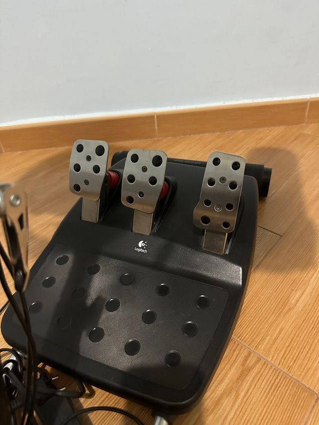 Logitech G25 con Wheel Stand Pro