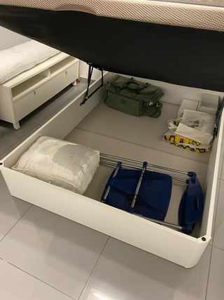 Colchón, canapé y almohada