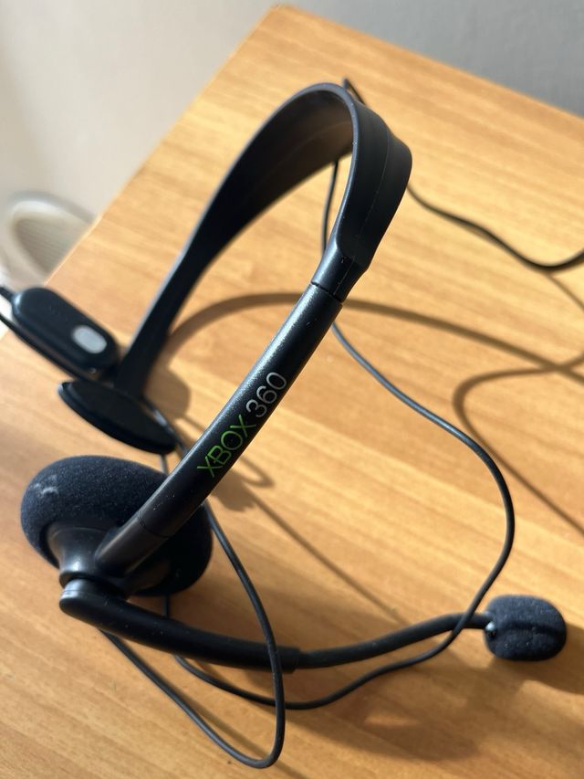 Xbox 360 Kinect + 2 Giochi + cuffie originali